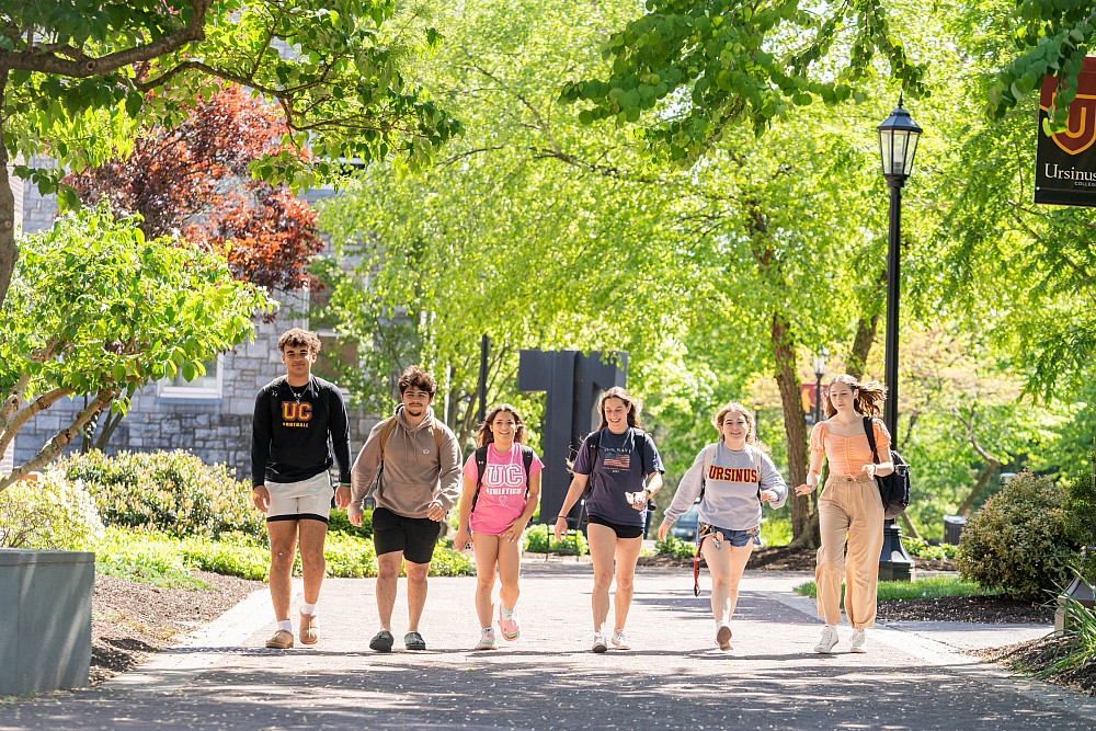 students walking spring 2023