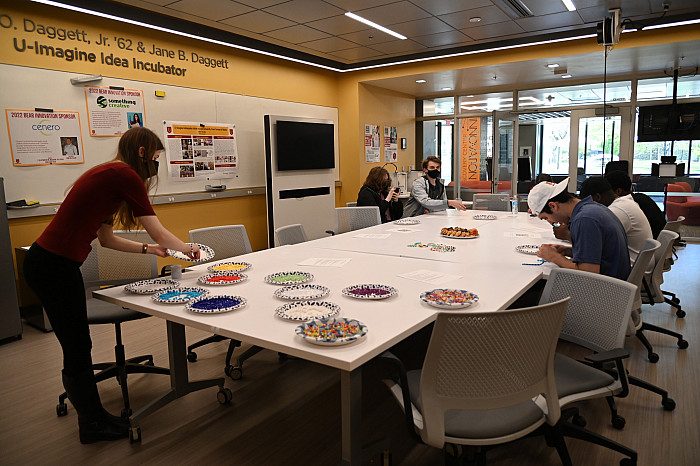 Christine Heren '22 leads a bracelet-crafting workshop to support Ukraine.