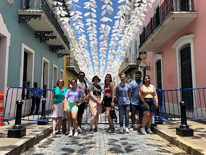 Associate Professor of Politics Rebecca Evans and the 2022 cohort of Melrose Fellows pose in Puerto Rico.