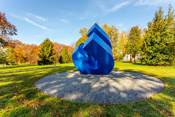 William Crovello, Cubed Curve, 1972. Polychrome steel.