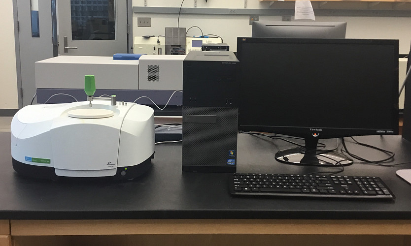 Perkin Elmer Spectrum Two FT-IR spectrometer, equipped with a universal ATR accessory