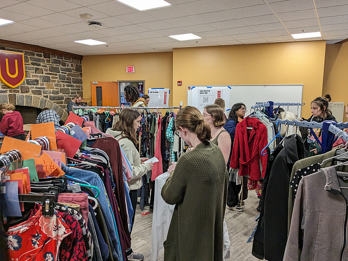 Participants shopping at a BearShare event