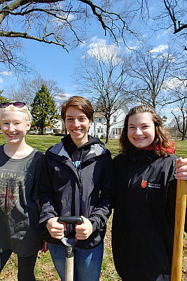 2018 Farm Fellows Jess Greenburg '21, Madi Moses '20, and Paige Miller '21