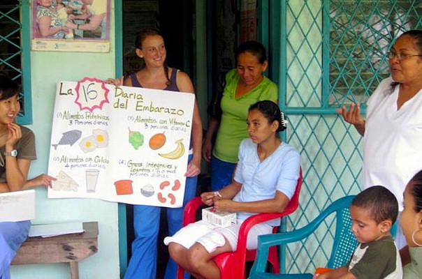 CSCG Fellow Christina Cromwell teaching nutrition as part of her CSCG Internship in Nicaragua with FIMRC (Foundation for International Medical Relief of Children)