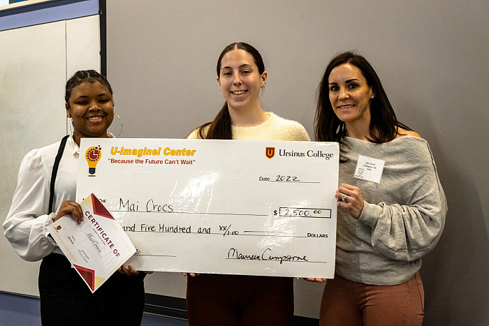 Julia Paiano ('23) and Maia Peele ('23) receive top award at 2022 Bear Innovation Competition