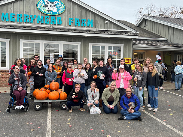 Best Buddies take a Fall Trip to Merry Mead Farms.